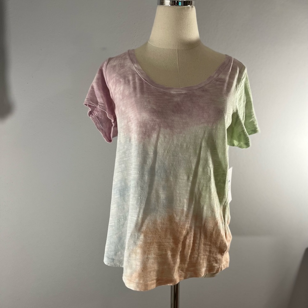 ☀️This one of a kind tie dye shirt is from Old Navy☀️ ✨Never been worn✨
